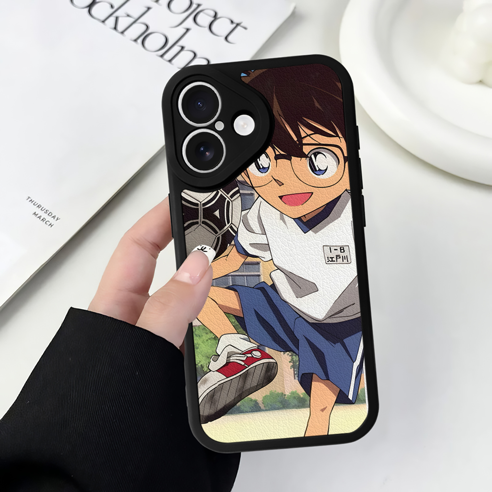 （画像用） 名探偵コナン Detective Conan 【iPhone 16シリーズ対応】シリコンスマホケース（レザー調） 材質：シリコン